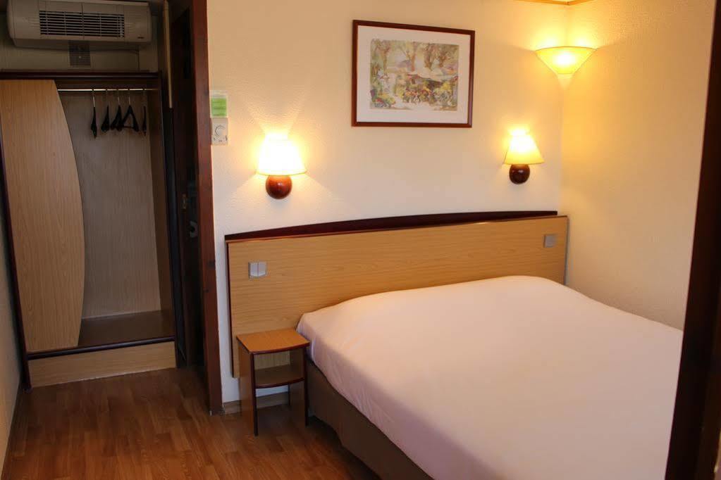 Campanile Rouen Nord - Mont-Saint-Aignan Hotel Екстериор снимка